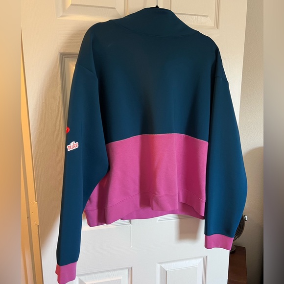 Nike pink and green cropped pull over🩷💚 - Picture 3 of 3